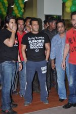 Salman Khan inaugurates Nitro Gym in Thane,Mumbai on 9th May 2012 (29).JPG
